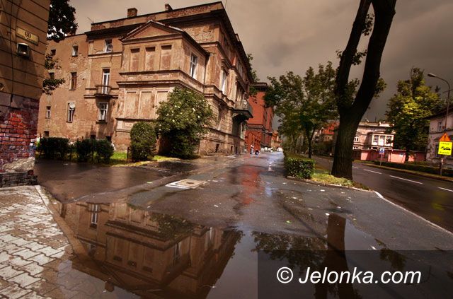 JELENIA GÓRA: Aleja Wojska Polskiego na cenzurowanym