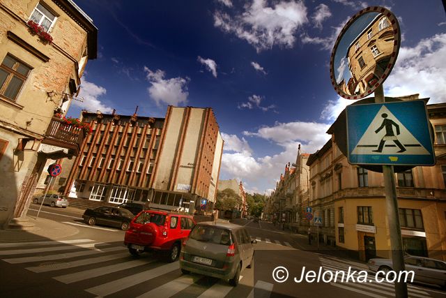 JELENIA GÓRA: Niebezpiecznie przez brak lustra