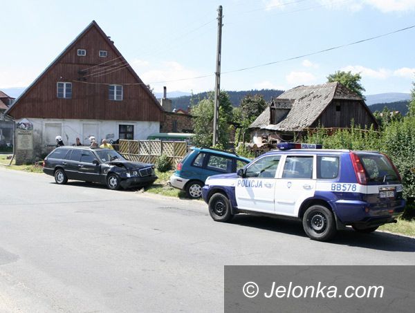 Region Jeleniogórski: Mitsubishi rozbity, bo Niemka się zagapiła
