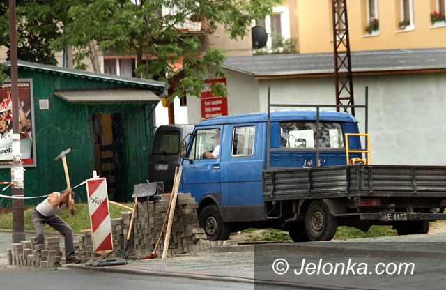 JELENIA GÓRA: Bez potknięć na osiedlu XX–lecia