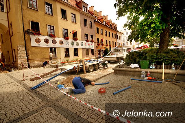 JELENIA GÓRA: Koniec ciemnogrodu na Rynku i na starówce