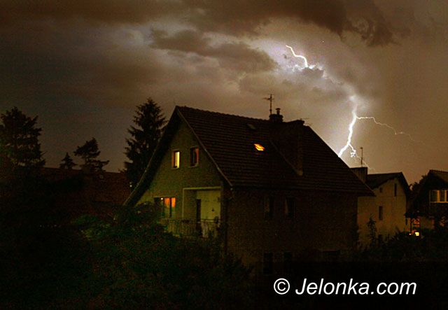 JELENIA GÓRA: Spłonęła stodoła z kozami, sianem i traktorem