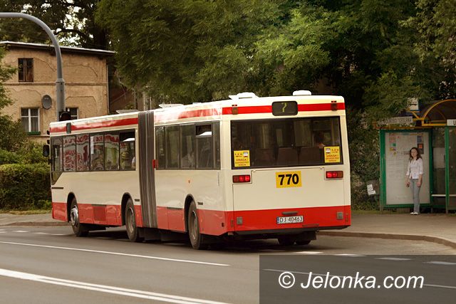 JELENIA GÓRA: Przegubowiec na urlopie