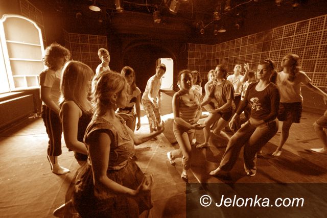 JELENIA GÓRA: Bo do tanga trzeba wielu