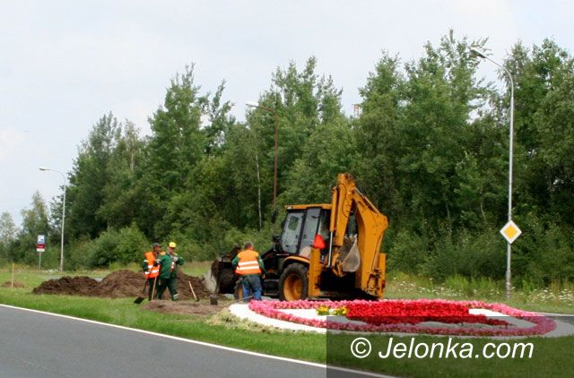 JELENIA GÓRA: Ukwiecone 900–lecie na pokaz wjeżdżającym