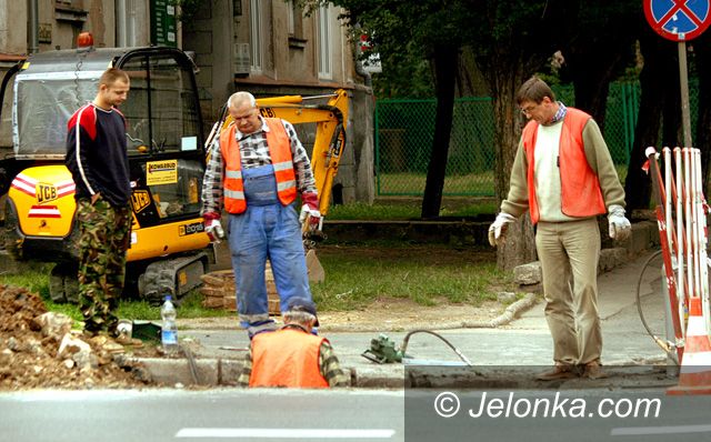 JELENIA GÓRA: Drogowcy ryją miasto
