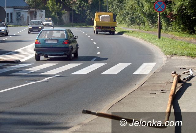 JELENIA GÓRA: Ścinają latarnie na Wolności