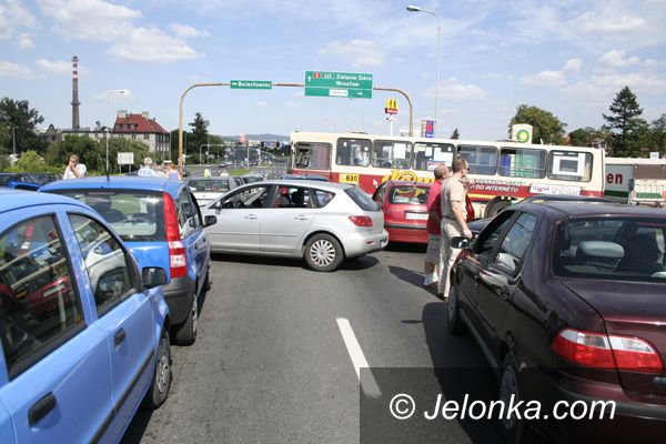 JELENIA GÓRA: Wyciek gazu na stacji paliw – paraliż na drogach