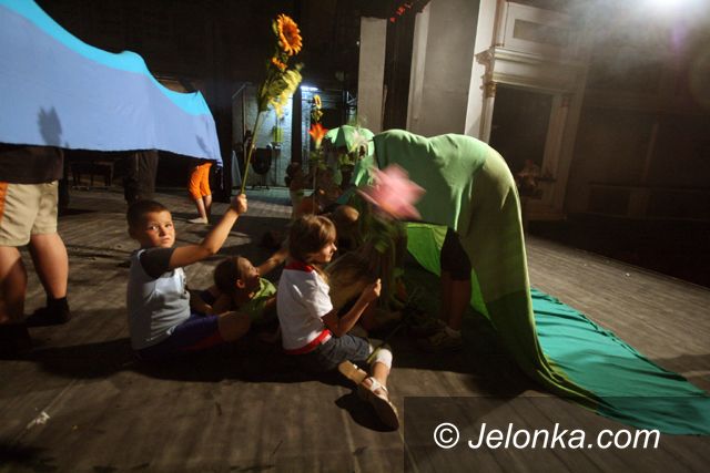 JELENIA GÓRA: Teatrzyk Jelonka Górskiego „leci całość”
