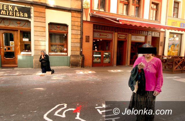 JELENIA GÓRA: Upalny sezon na żebry