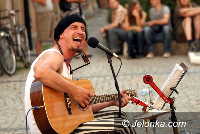 JELENIA GÓRA: Śpiewać na ulicy (nie) każdy może