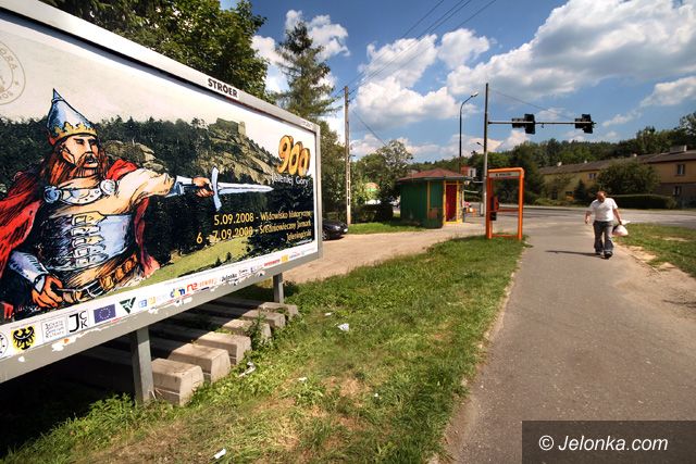 JELENIA GÓRA: Jubileusz na billboardach – lepiej późno niż wcale
