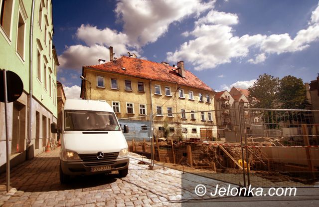 JELENIA GÓRA: Plac budowy w centrum – utrudnienia w ruchu
