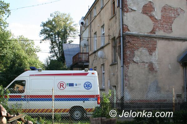 Jelenia Góra/Cieplice: Wypadł z drugiego piętra