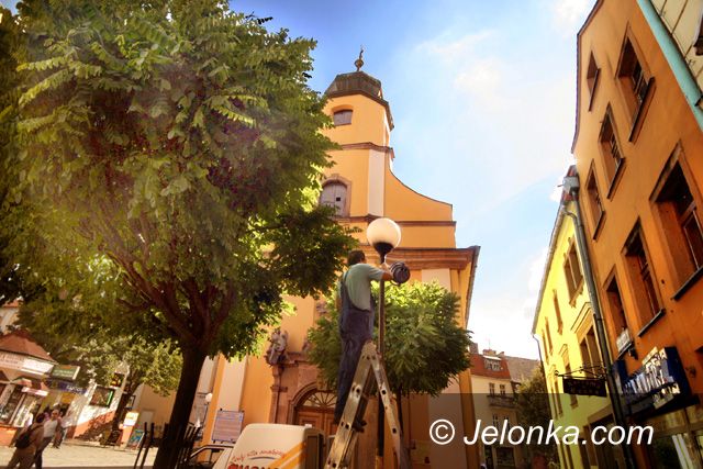JELENIA GÓRA: Bursztynowa światłość w centrum miasta