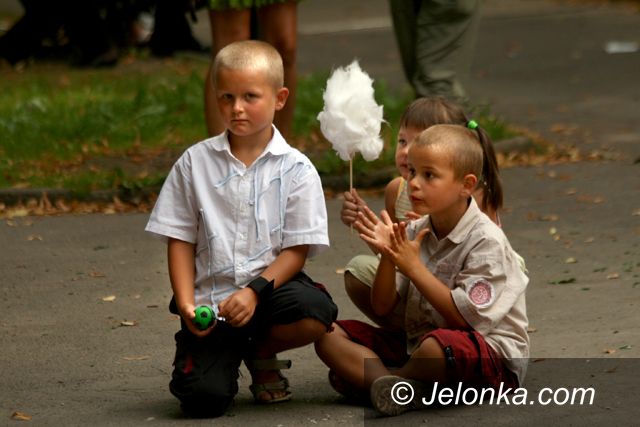JELENIA GÓRA: Podwórkowe rytmy na cieplickiej promenadzie