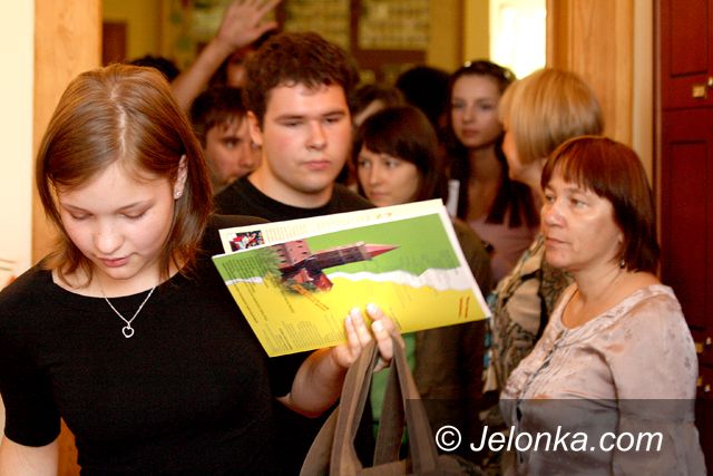 JELENIA GÓRA: Dyplomy w kryptoreklamie – będzie śledztwo