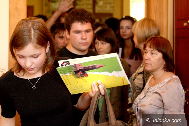 JELENIA GÓRA: Dyplomy w kryptoreklamie – będzie śledztwo