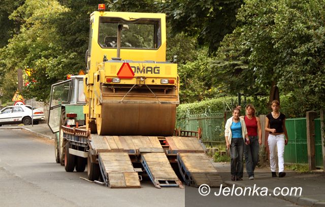 JELENIA GÓRA: Letnie łatanie alejek i ulic