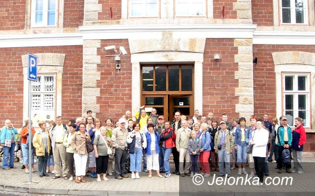 JELENIA GÓRA: Tłumek na wycieczce z przewodnikiem do Czech