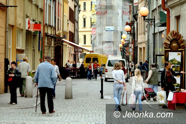 JELENIA GÓRA: Podwójna jasność w śródmieściu