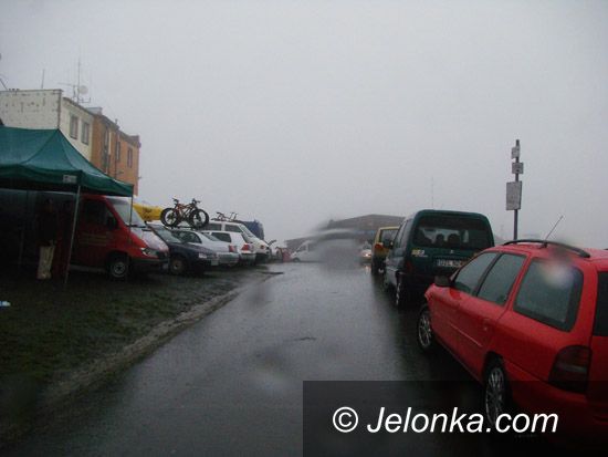 Góra Szybowcowa - Jeżów Sudecki: Deszczowe chmury nad Górą Szybowcową