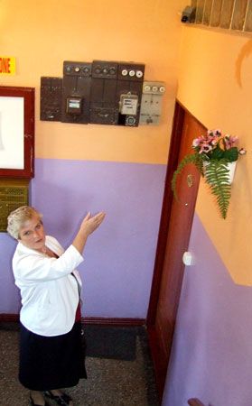 JELENIA GÓRA: Inwigilacja w korytarzu