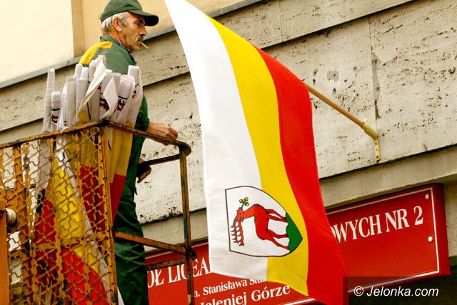 JELENIA GÓRA: Powieś flagę miasta na jubileusz