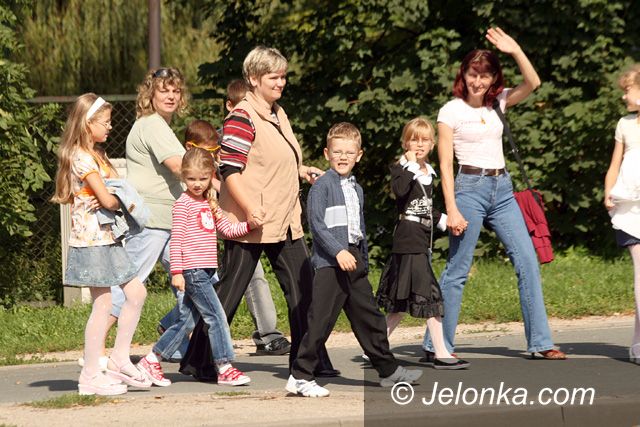 JELENIA GÓRA: Życzyli uczniom samych szóstek