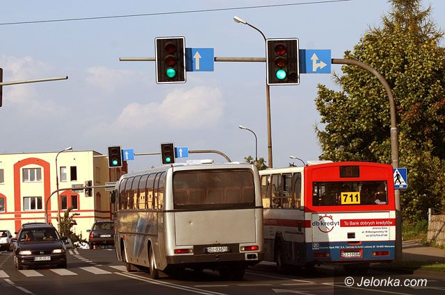 JELENIA GÓRA: Kopcą i hałasują na ulicy Wolności