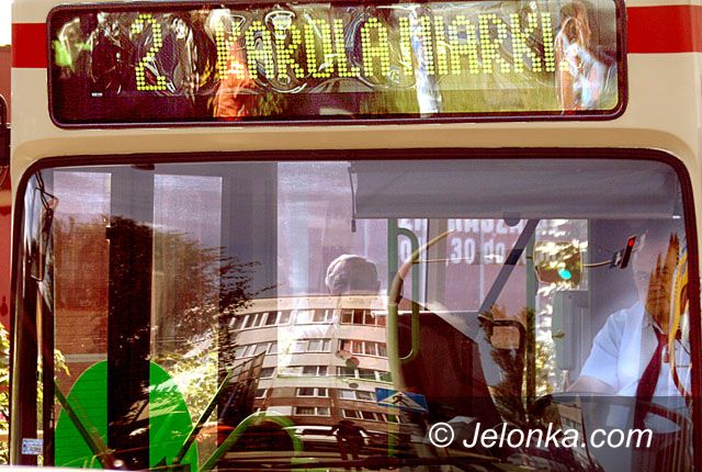 JELENIA GÓRA: W autobusie tylko pod krawatem