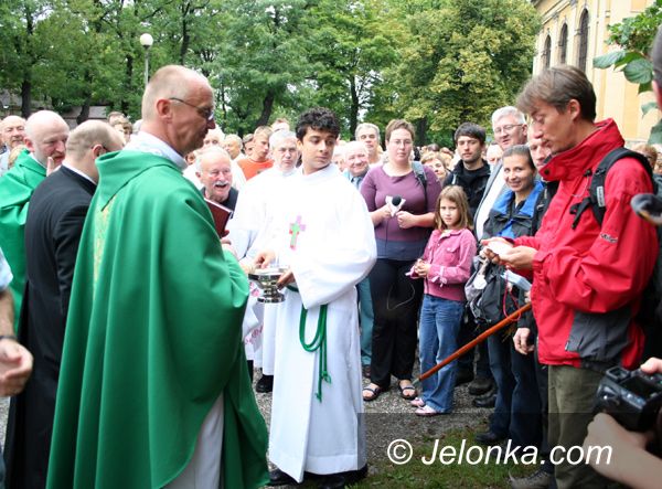 REGION JELENIOGÓRSKI: Pierwsi pielgrzymi ruszyli z Jeleniej Góry