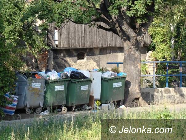 JELENIA GÓRA: Brud w Cieplicach drażni mieszkańców