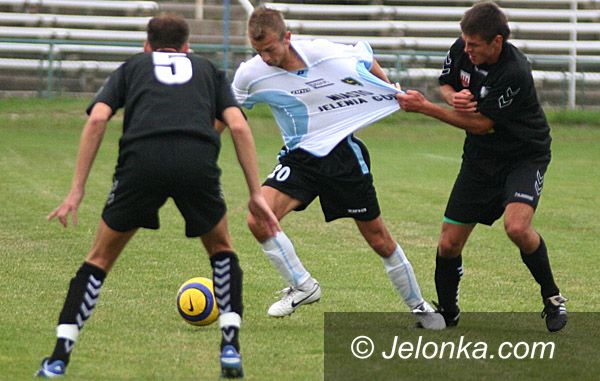 JELENIA GÓRA: Wymęczone zwycięstwo Karkonoszy w derbowym pojedynku