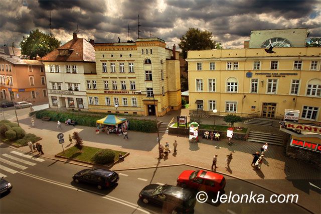 JELENIA GÓRA: Bankowo zajmą, co się da