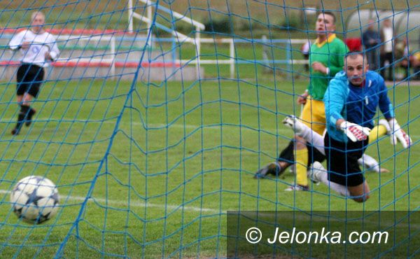 Jeżów Sudecki: Ko(s)miczny mecz w Jeżowie