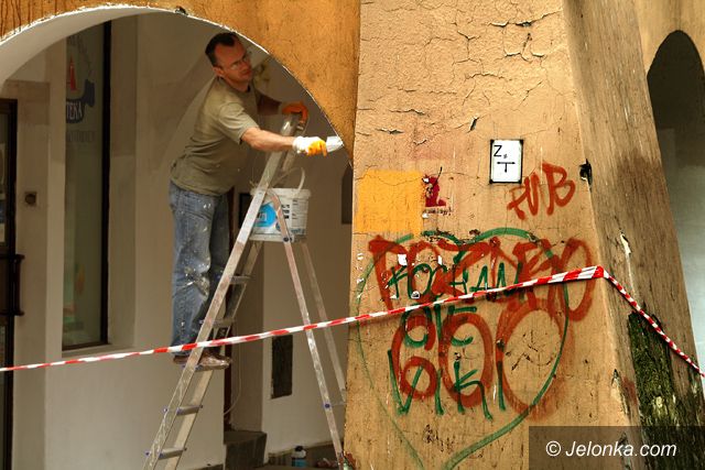 JELENIA GÓRA: Ślepe kamery pod Ratuszem