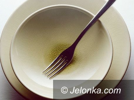 JELENIA GÓRA: Zęby w ścianę największej szkoły w mieście