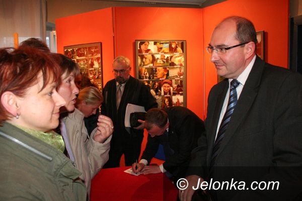 JELENIA GÓRA: Basen na horyzoncie i litania żalów