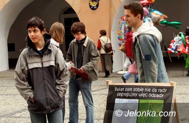 JELENIA GÓRA: Dali śmieciom kosza
