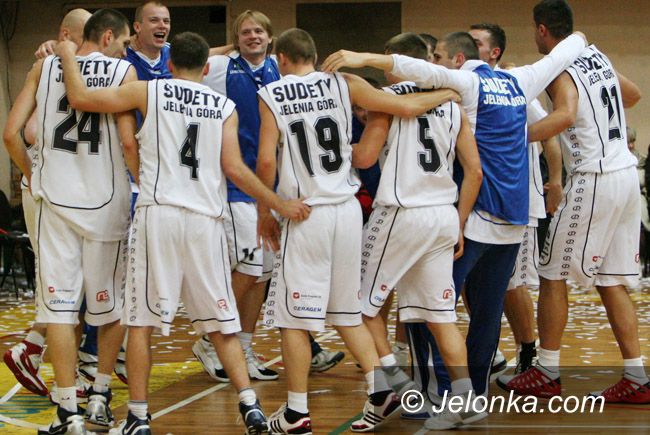 JELENIA GÓRA: Wspaniałe zwycięstwo koszykarzy Sudetów w pierwszoligowym debiucie