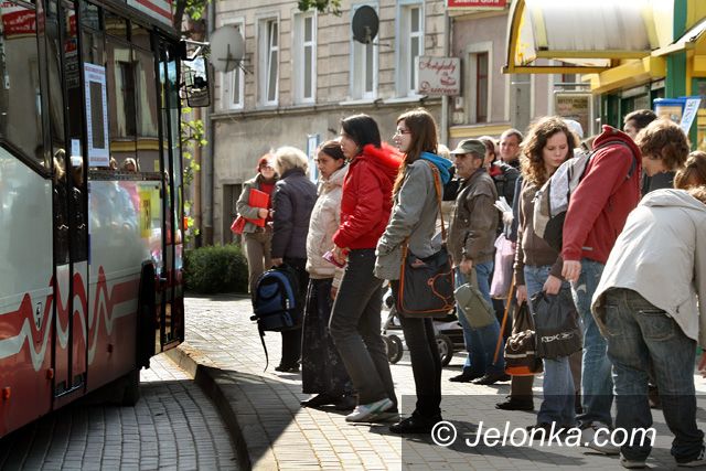 REGION JELENIOGÓRSKI: „Stłuczkobusem” do pracy i szkoły