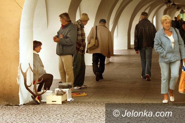 JELENIA GÓRA: Jarmark staroci i kości niezgody