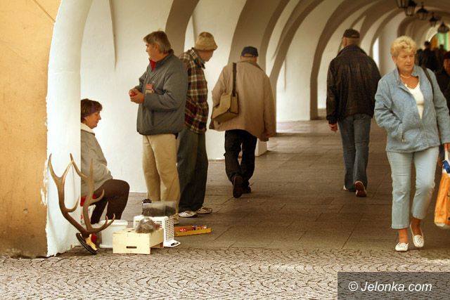 JELENIA GÓRA: Jarmark staroci i kości niezgody