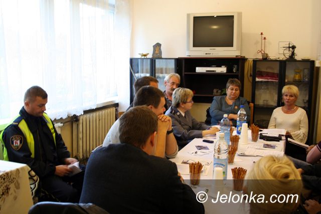 JELENIA GÓRA: Wyciągnąć z kanału do normalności