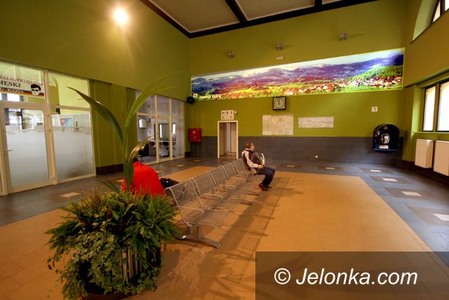 JELENIA GÓRA: Dwa światy po remoncie dworca głównego