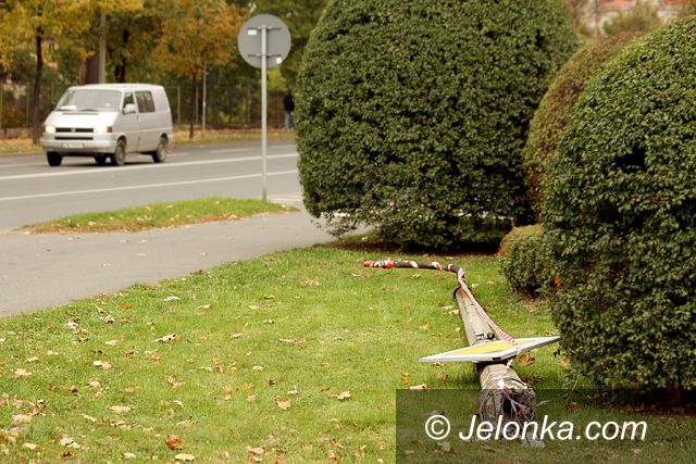 JELENIA GÓRA: O jedną latarnię mniej na Wolności
