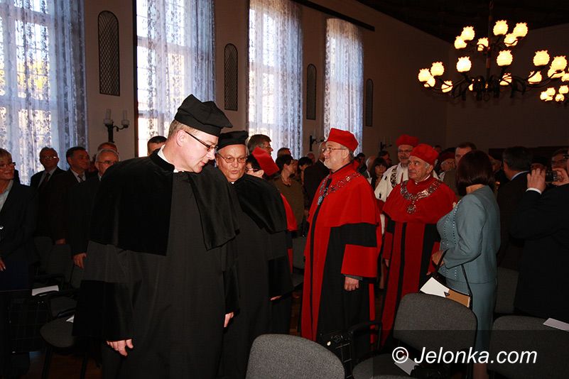 JELENIA GÓRA: Kolegium Karkonoskie stawia na rozwój