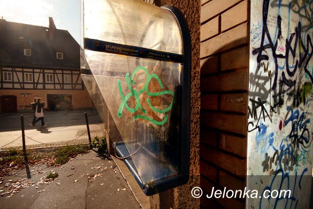 JELENIA GÓRA: Z nocnej wracali wycieczki i niszczyli centrum Cieplic