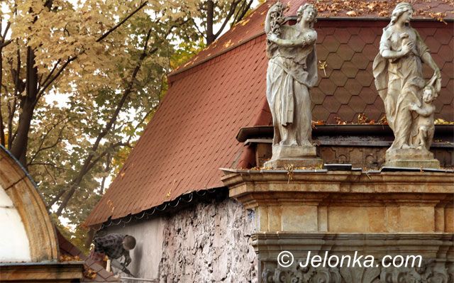 JELENIA GÓRA: Ratują grobowce dawnych jeleniogórzan